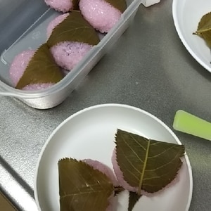 ひな祭りに！春の香りの桜餅（道明寺）